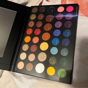 Eyeshadow palette